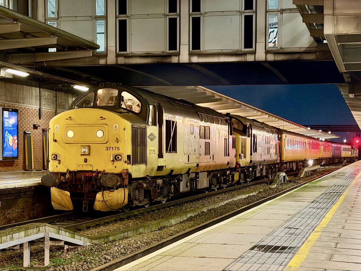HiPa125's tweet image. English Electric #Type3 #Class37 powered, Network Rail infrastructure monitoring train, 3Q33 0014½ Kettering &amp;gt; Derby Rail Technical Centre, at P4 Derby