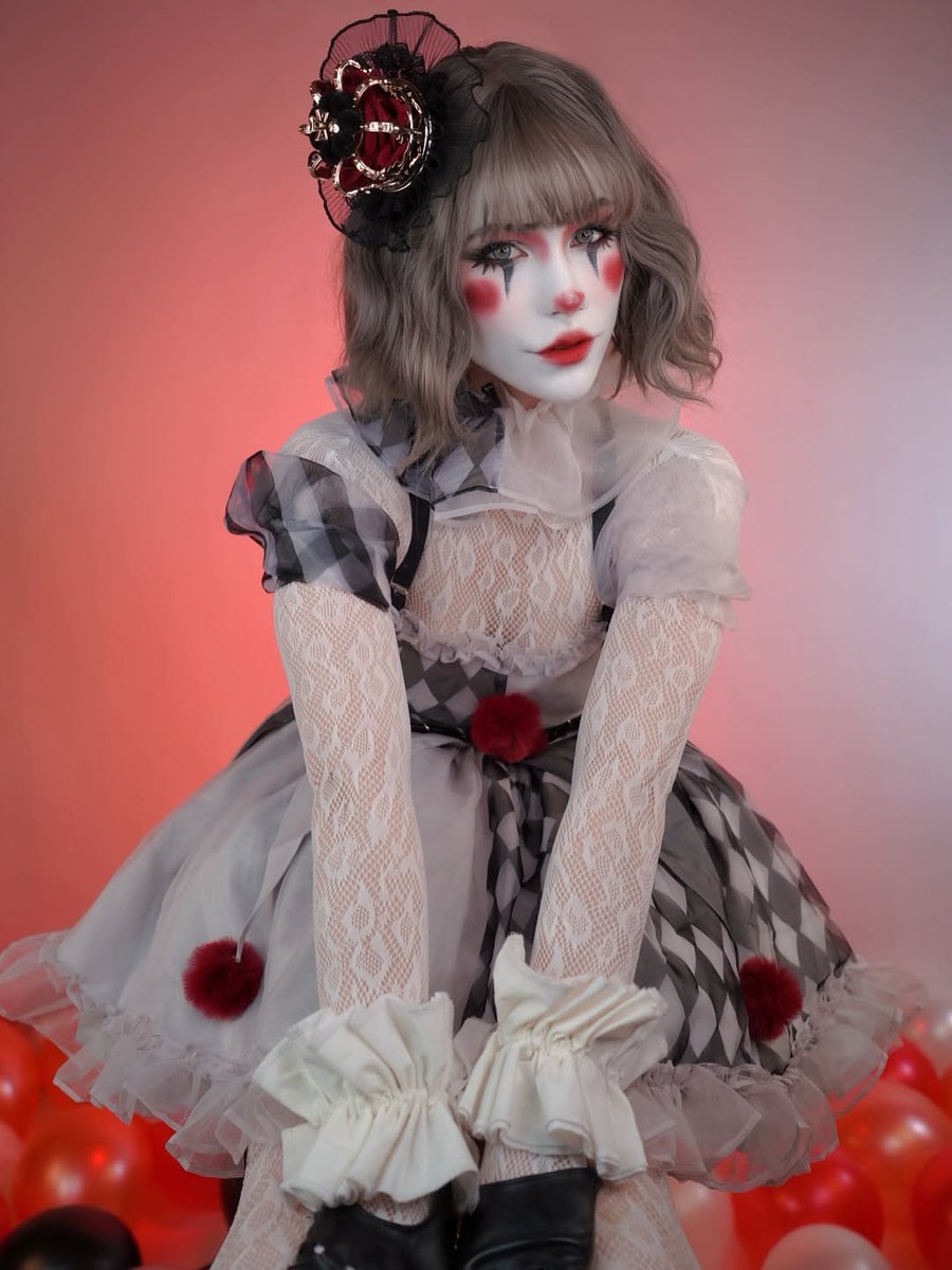 bukkitbrown525's tweet photo. Welcome to the late night circus. Its advised to not mess with the Clowns 😳
Happy, sad, sinister....you never know what you're gonna get with this one!!! Ummmm probably shouldnt let them out your site... oh lord why do they have a knife?!? Where did ... https://t.co/uSBd5rK0F7