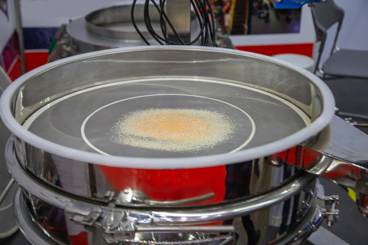 ProcessingMag's tweet image. Jordan Smith with @ScreenerKing explains how to maximizing screener efficiency in process manufacturing.  #ProcessEfficiency #MaterialHandling bit.ly/4bB8vNi