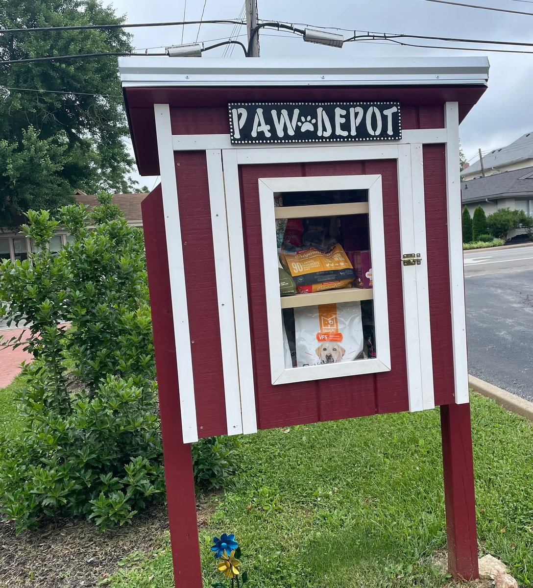 Another load headed out to our community! Each week, several volunteers process overflow donations coming into Tyson’s Chance to place in the community pet pantry.  The box is located in a public parking lot  so anyone can access it
#ittakesavillage #service #FridayMotivation