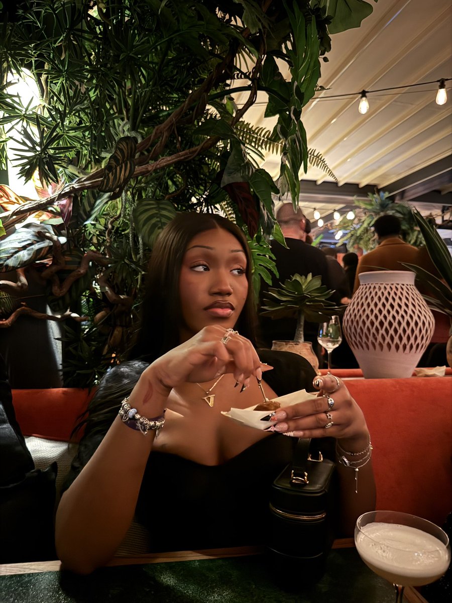 eesquire_'s tweet image. RT @veebabyyy__: 🥗🥗