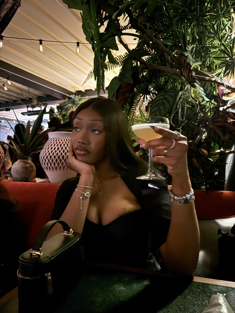 eesquire_'s tweet image. RT @veebabyyy__: 🥗🥗