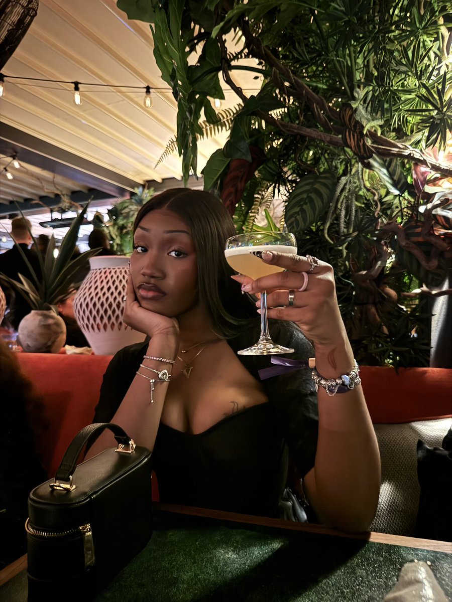 eesquire_'s tweet image. RT @veebabyyy__: 🥗🥗