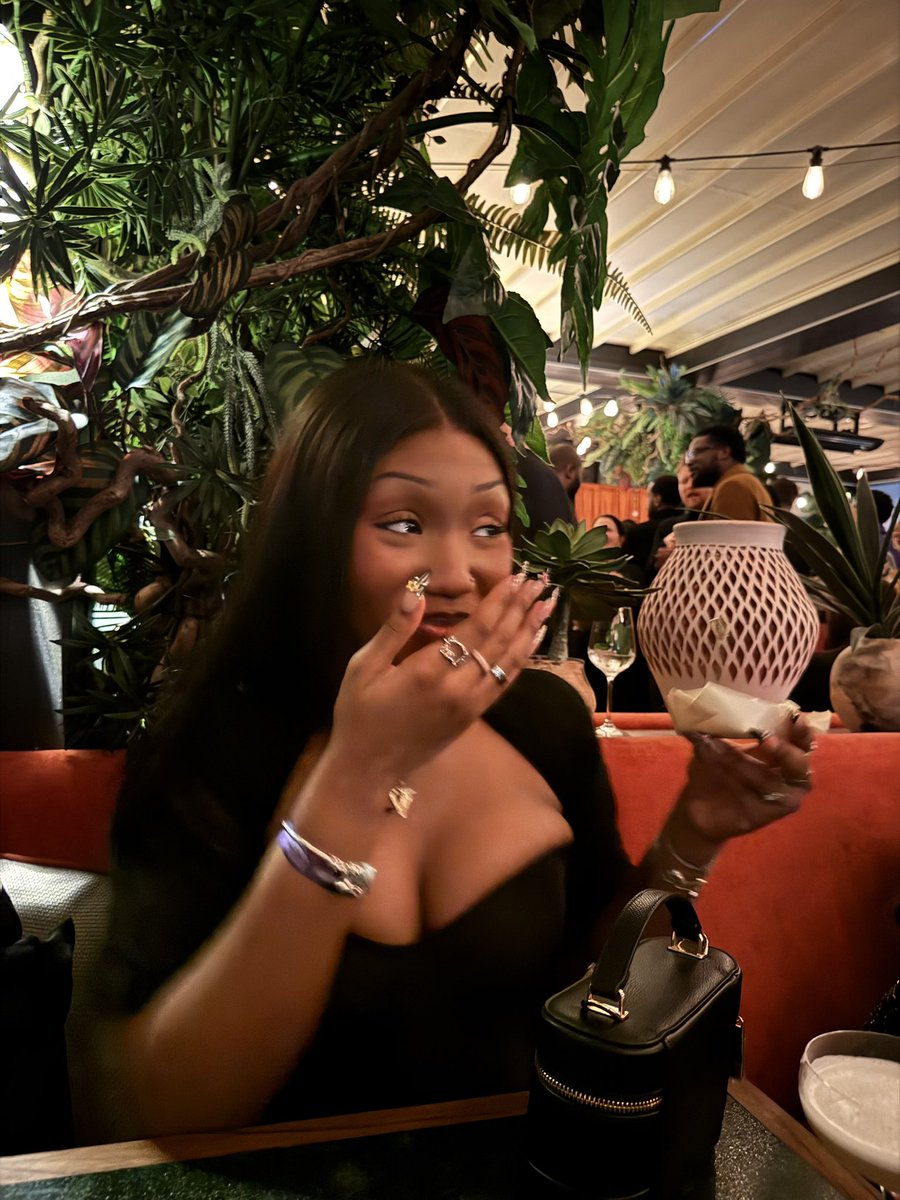 eesquire_'s tweet image. RT @veebabyyy__: 🥗🥗