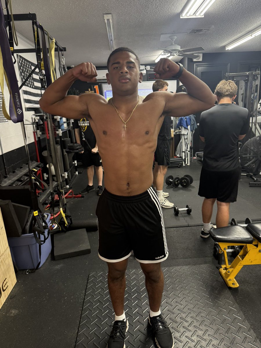 Jahquez_Outten's tweet photo. It’s just different on Sunrise Drive‼️Hit 225 for 8💪🏽@CoachRodeBV 
@JasonTravisSr @CoachVillegasBV @H2_Recruiting https://t.co/N2Jeuu7mlz