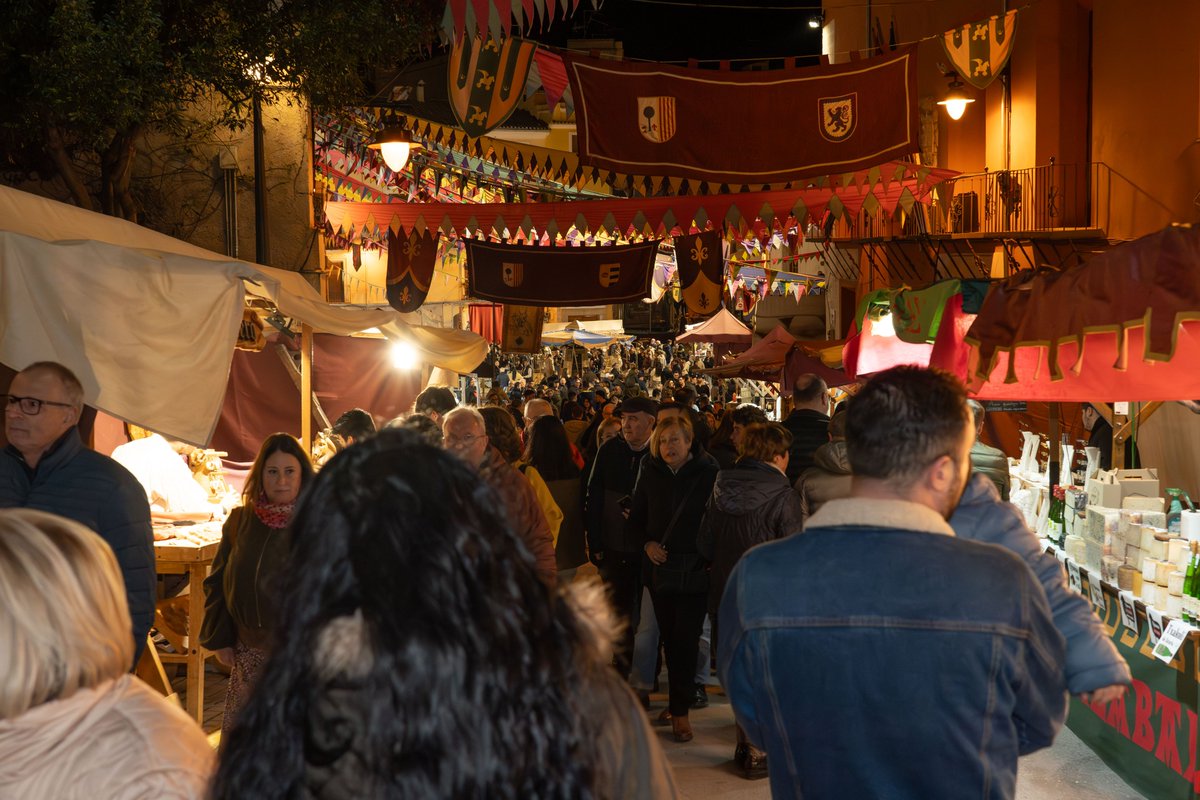 Una multitudinària inauguració de “Ontinyent Medieval” obri al centre històric el cap de setmana del Mig Any Fester

✅ El mercat comptarà fins diumenge amb més de 100 llocs de venda, música, artesania i activitats per a tots els públics

ℹ Més info: ontinyent.es/va/noticia/una…
