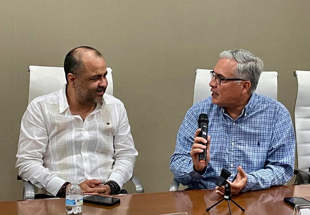 Nuestro Presidente, Ing. <a href="/JorgeAlardinC/">JORGE RAFAEL ALARDÍN CÓRDOVA</a>, acompañado por integrantes de su Consejo, recibió en las instalaciones de este organismo cúpula de los sectores productivos de la región al Dr. Jorge Genaro Vicente Martínez, Vicerrector de la <a href="/UV_Veracruz/">UV Región Veracruz</a>.

#LaFuerzaDeTodosJuntos