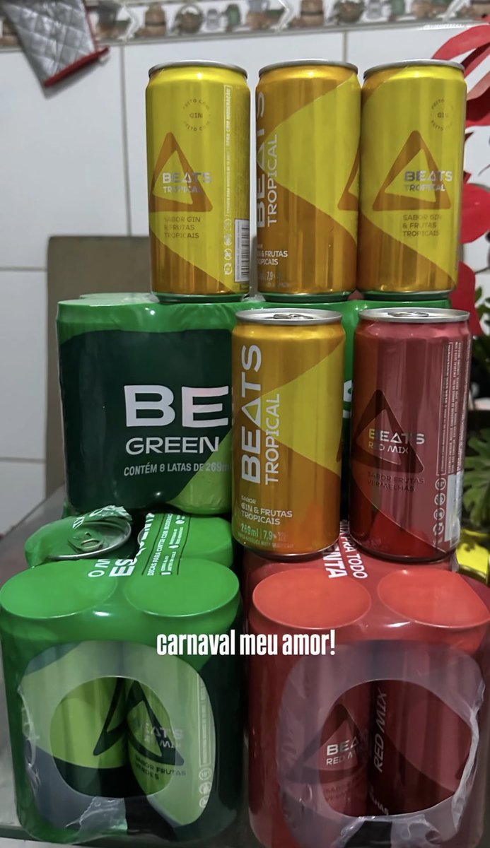 mcxttt's tweet photo. não sobrou uma p contar história 🤣, valeeeu carnavral https://t.co/AnM1YtIYo5