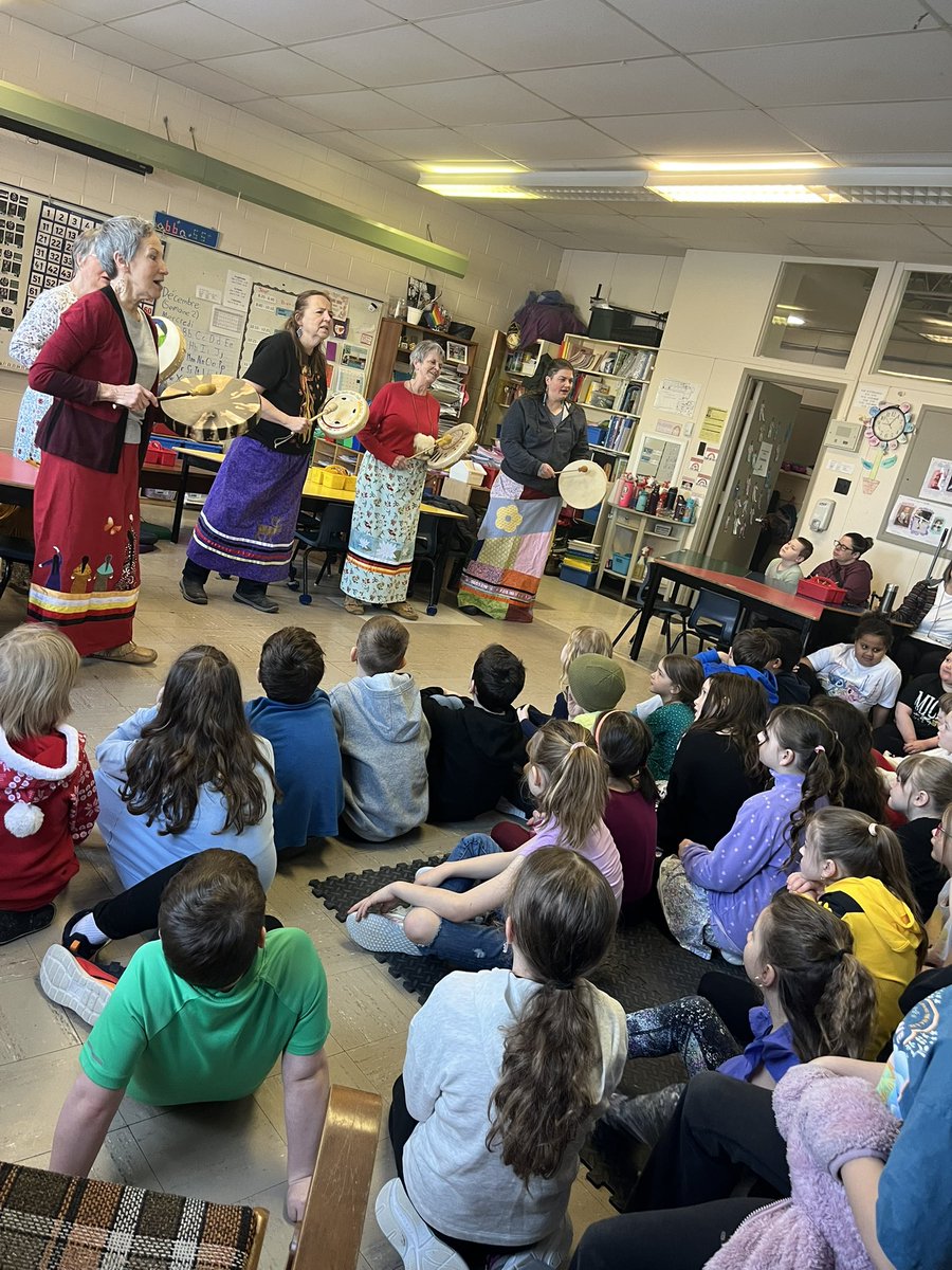 HodderMme's tweet photo. We had such a nice visit with these talented ladies from @Qalipu2011 to teach us the friendship song as we prepare for our next assembly @CCLoughlin https://t.co/h7Wpkij5Mc
