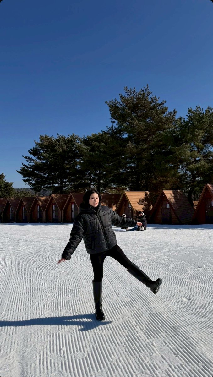 Out Of Context Lyn tweet media