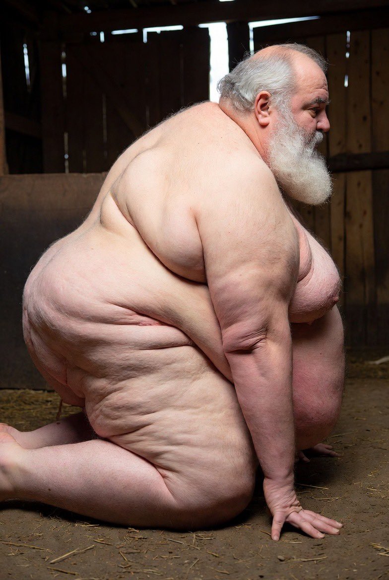 TheChubCave's tweet photo. Megachub Farmer loves to be naked in Stable

#chubbybears #superchubby #megachub #getfat #bigisbeautiful #weightgain #grommr https://t.co/TyH0ycK9Sy