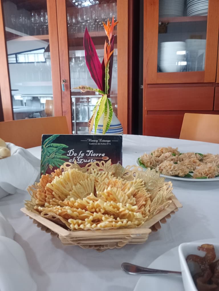 roszigui's tweet image. Hoy nuevamente se lograron aportes significativos al presentar proyectos de investigación referidos a la Cocina Afroveroense,  dulceria tradicional, cocina e inmigración, alimentación e historia de vida y símbolo, fiesta y gastronomía. 
                 instagram.com/reel/DU_RavVDf…