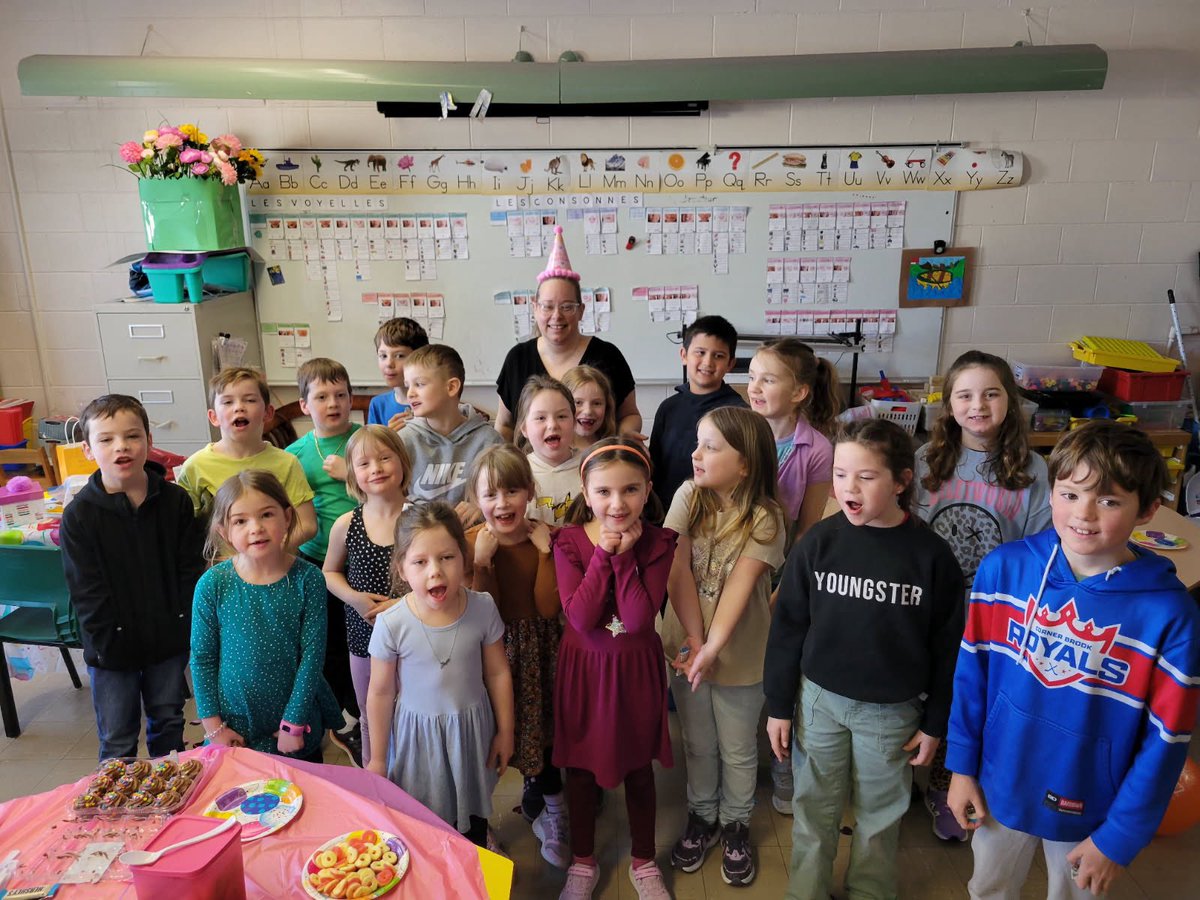 HodderMme's tweet photo. Well, how lucky am I?  These thoughtful people threw me a surprise birthday party!  🥳 Food, cards, decorations, balloons, music, gifts and flowers!  Now that’s a first for me!!  What a crew!  @CCLoughlin https://t.co/oun79hhFjP