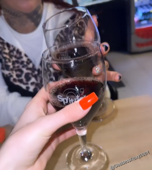 GoddessRoxy2001's tweet photo. Friday night drain l0ser$ with my friend!
Approach your Polish Queens with a tribute for customs, voice drain, sessions 😈🤑
We drink you pay! https://t.co/b6puC8lSRH