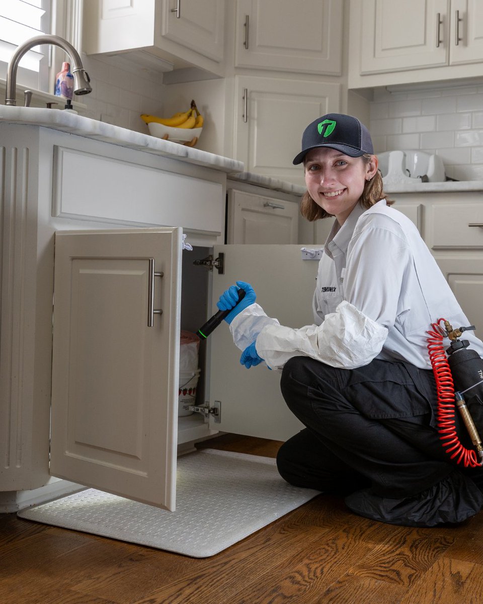 TrustTerminix's tweet photo. Weekend Tip:
If it’s damp, pests will camp. 🐭

Water can be one of the biggest pest attractors inside your home. Check under sinks, dishwashers, and refrigerators for leaks or moisture. A few minutes now can help prevent bigger pest problems later. https://t.co/DzkydBpHwF