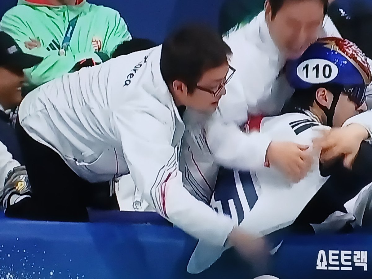 쇼트트랙 5,000m. 막판 추월로 값진 은메달 획득. 멋진 경기를 펼친 선수들