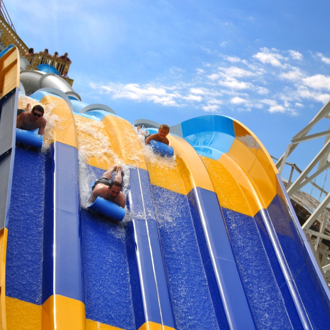 greatescapetp's tweet photo. It might be cold outside, but we have warm water memories on repeat. 💦☀️ Anyone else missing days like this?

#SixFlagsGreatEscape #LakeGeorgeNY #Adirondacks #UpstateNY https://t.co/eYE3uYUS1i