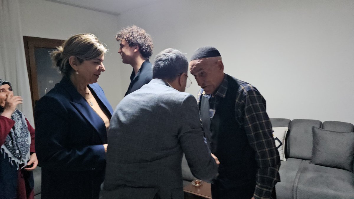 📍Bağlar | Oğlaklı Deprem Konutları (TOKİ)

Genel Merkez Teşkilat Başkanlığımızın düzenlediği “İlk Evim, İlk İftarım” Programı kapsamında;

Milletvekilimiz Sayın Suna Kepolu Ataman, MKYK Üyemiz Sayın Umut Arman Sonay ve İl Başkan Yardımcımız Sayın Hayrettin Sümer ile birlikte