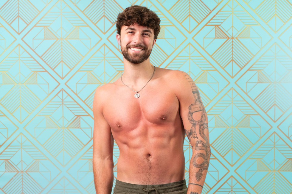 Alex tweet media