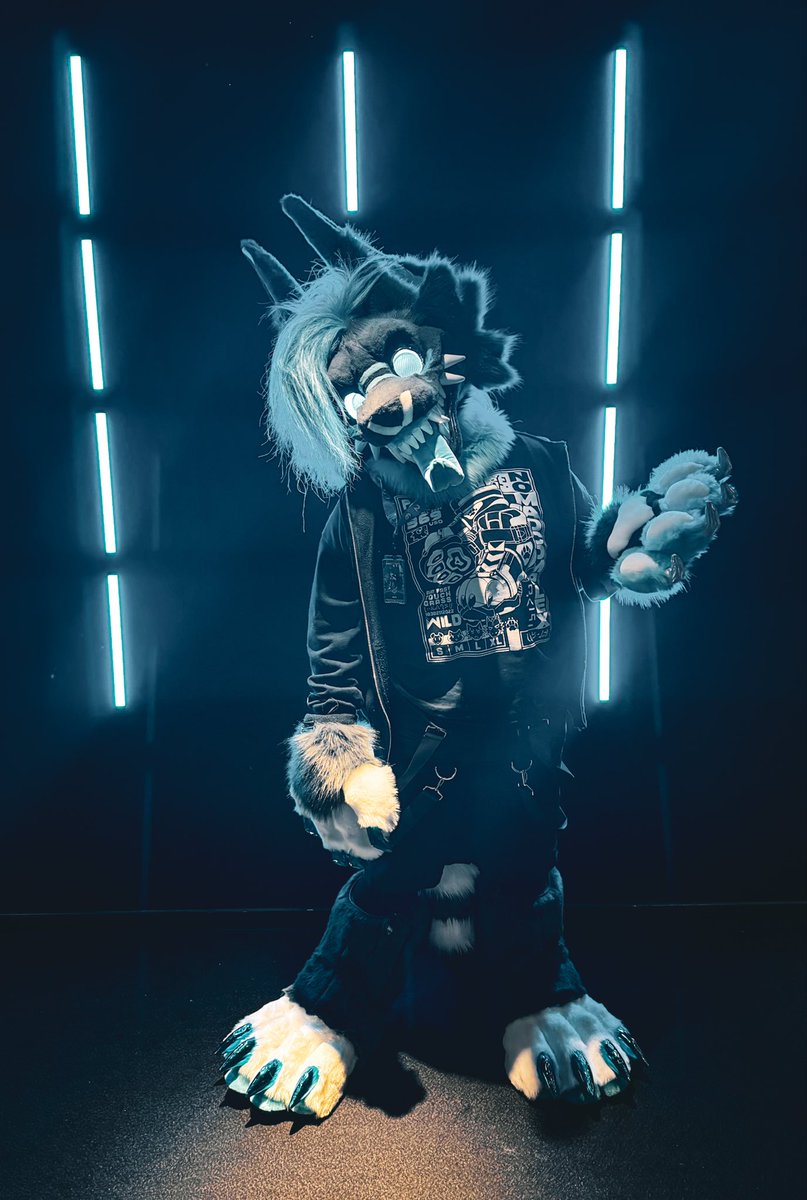 50UNDXx's tweet photo. Some photos taken at NFC of @MUTE_GOES_CLICK! Really enjoyed doing these! #furry #furryphotography https://t.co/nBstb0sa28