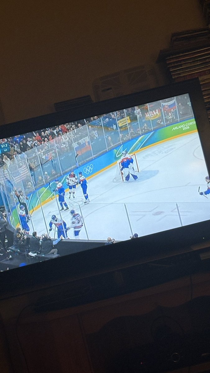 not a single one of them has kissed in the two minutes i’ve been watching wtf