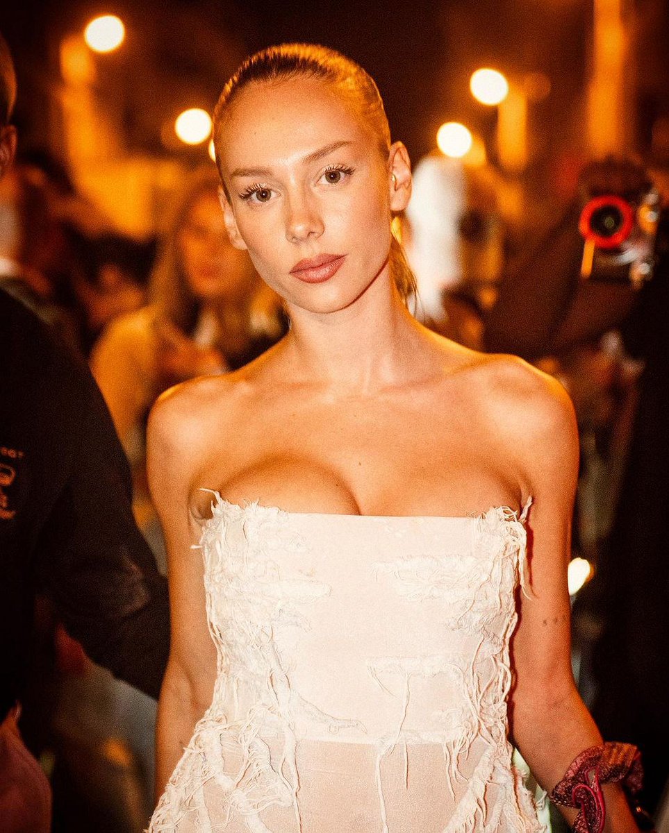 Ester Expósito tweet media