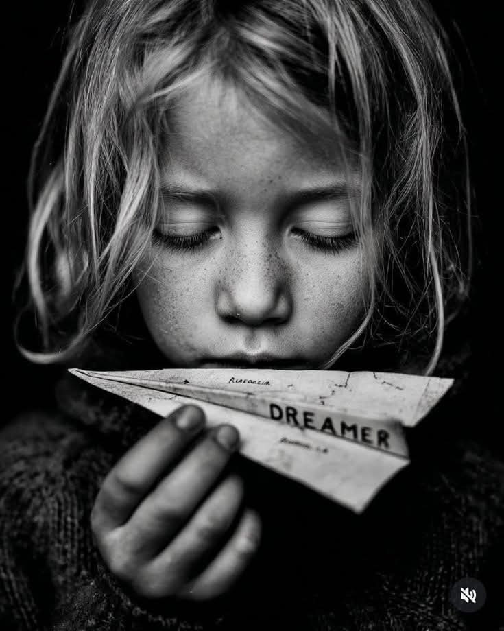 khaliltaha192's tweet photo. حافيًا
أرتجل الخُطى عَلى الماءِ
وأغرق...........
لستُ نبيًا لأطفو
ولا مكان لي
في بطنِ الحوت............

𝔎𝔥𝔞𝔩𝔦𝔩............... https://t.co/YQlOy8DUUw