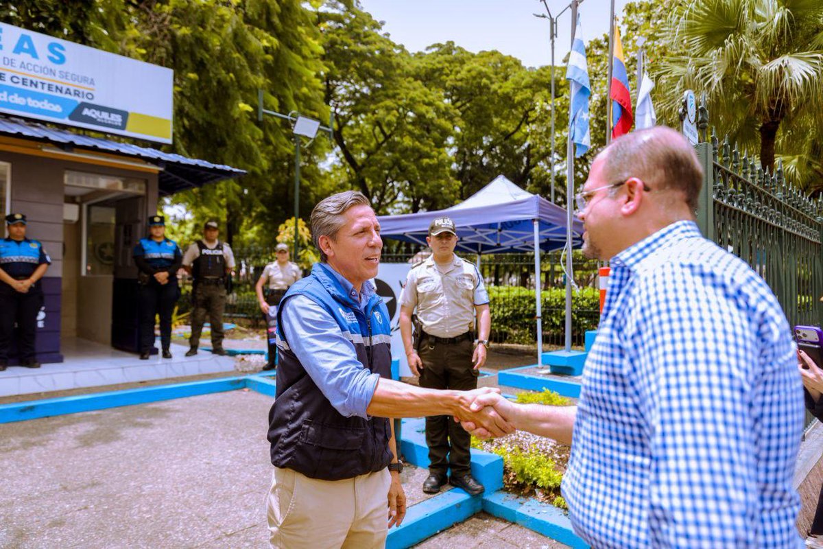 segura_ep's tweet photo. 🧵

1.- El Gerente de #SeguraEP, @Ing_Anchundia, junto al Ministerio del Interior, @JohnReimberg recorrieron las Estaciones de Acción Segura (EAS) de Guayaquil, para fortalecer el trabajo articulado y la coordinación interinstitucional por la seguridad ciudadana de Guayaquil.

⬇️ https://t.co/kzVPKvfAmu
