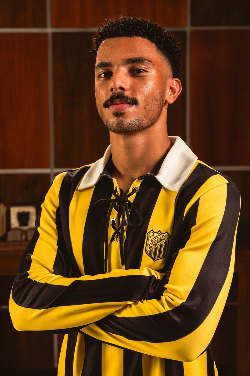 ittihad_en's tweet photo. I am Al-Ittihad 
 home of greatness, source of tradition, and symbol of excellence 💛🖤

Get the historic jersey now at our official store in Jeddah Park and the club store, coming soon online 📍 https://t.co/JQR5zCbhg3