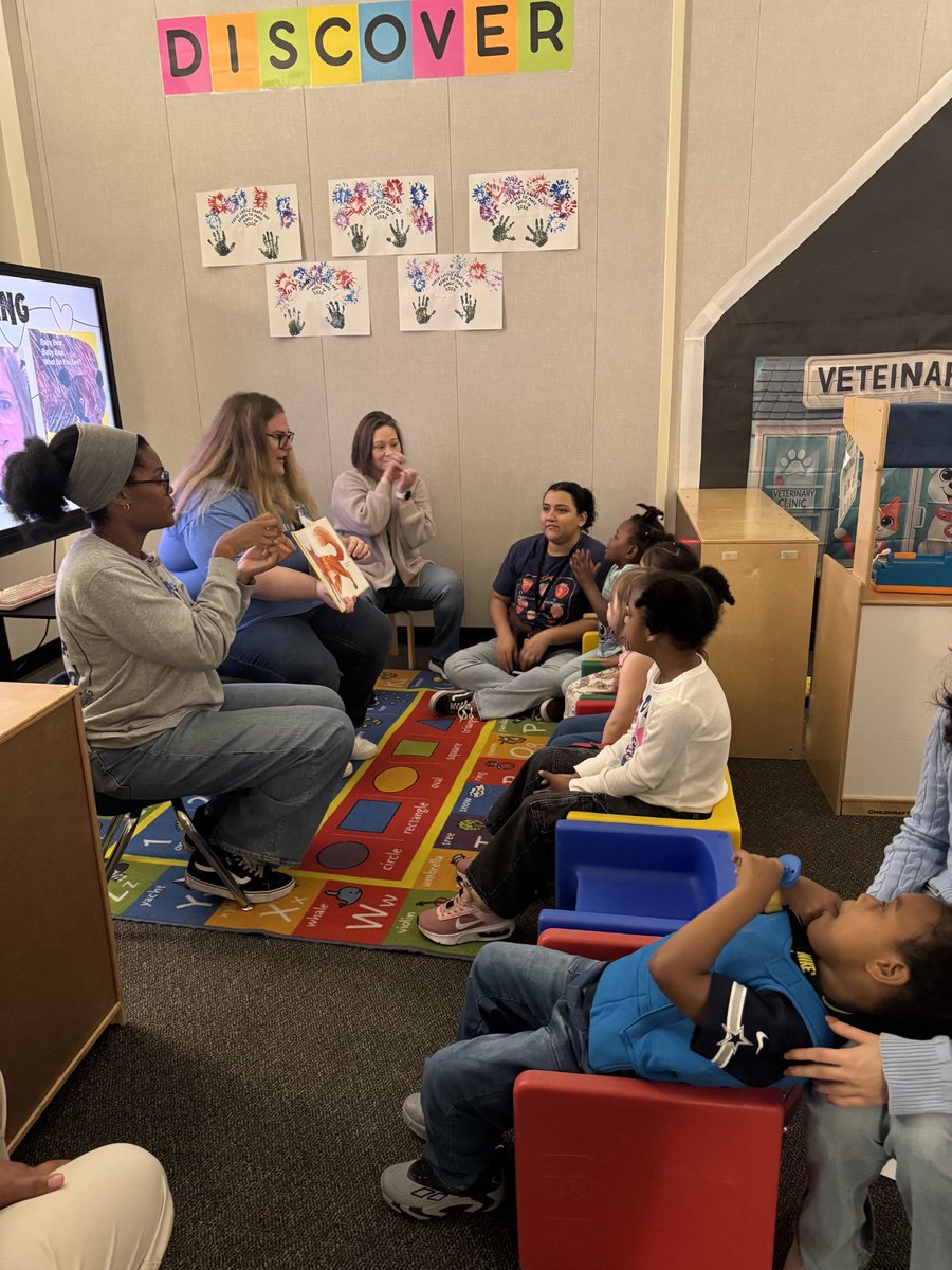 LittlesRaHoot's tweet photo. Sweet On Reading @HumbleISD_OE with our special guest reader Ms. Avants. https://t.co/hYNwCep0qP