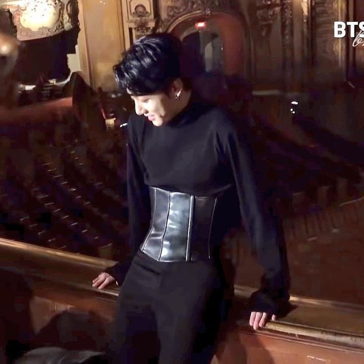 servcuntmin's tweet photo. can they say fuck gender again and put the corsets back on https://t.co/lSO93ygGiU