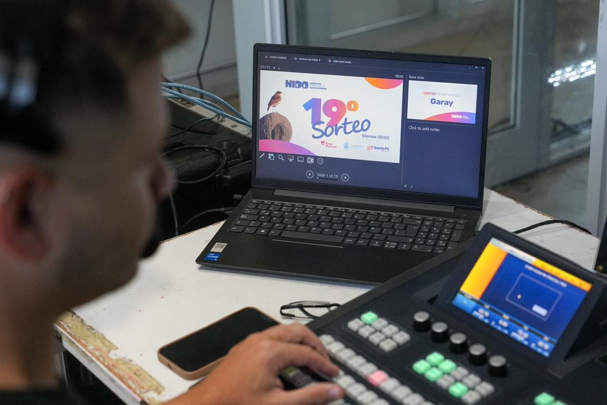 En la Lotería de Santa Fe se completó el 19° sorteo de los Créditos Nido, impulsados por la Provincia y el Banco Municipal de Rosario: se adjudicaron 300 préstamos, que se suman a 5.858 ya otorgados, entre 46 mil inscriptos de toda la provincia.