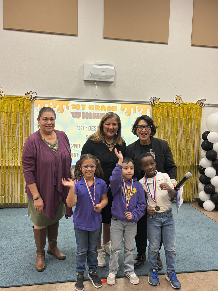 cperez_phe's tweet image. @PurpleHeart_ES #SISD #MathBee 
We Bee-lieve we can do amazing things! 🐝✨