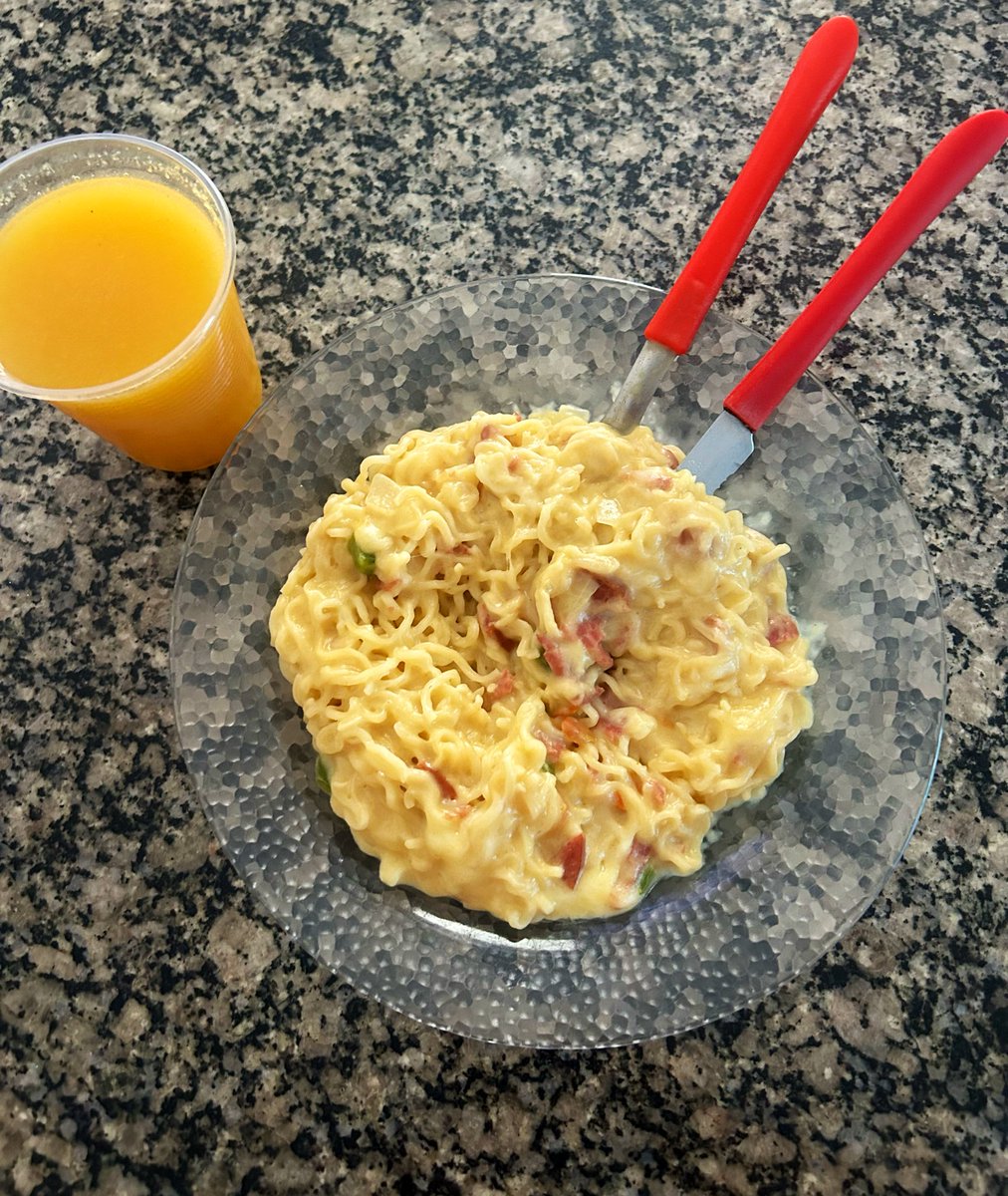 mymyache's tweet photo. Desejo do dia Macarrão cremoso + Suco de maracujá ✅ https://t.co/V5qySgBAEm