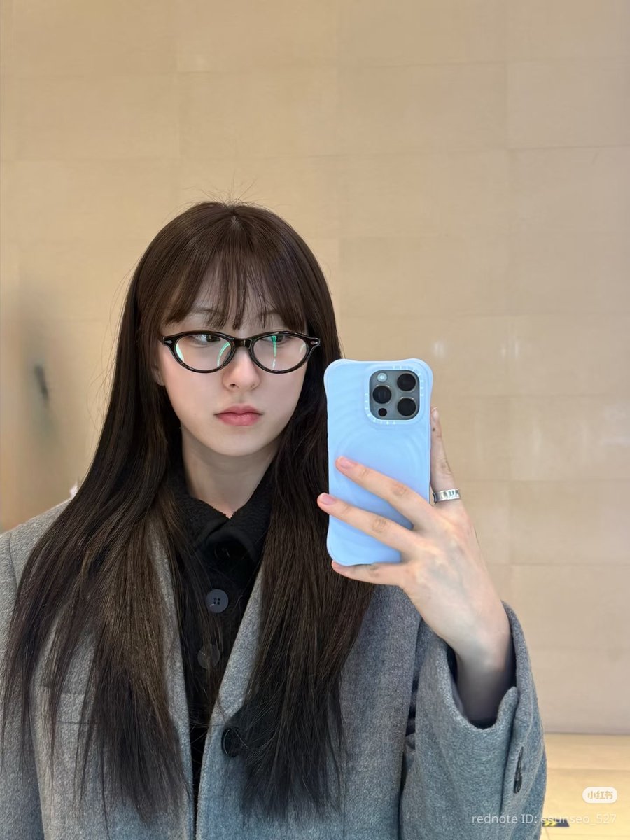 [TRANS] 260220 #EUNSEO Red update

Have liked my glasses the most lately 🤓

#우주소녀 #은서 #WJSN
#손주연 #SonJuYeon