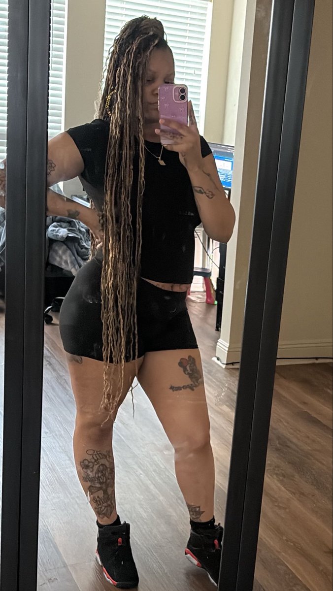 QweenBee tweet media