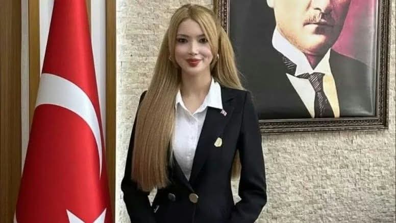 Tuğçe Orhan Ladik kaymakamlığına asaleten atandı 
Ekim ayında Samsun Ladik Kaymakamlığı görevine vekaleten atanan Tuğçe Orhan Cumhurbaşkanı Erdoğan'ın imzaladığı kararname ile Ladik Kaymakamlığı görevine asaleten atandı
#TuğçeOrhan #LadikKaymakamlığı
#Gülermedya <a href="/gulermedya61/">Karadenizgundemtv.com</a>