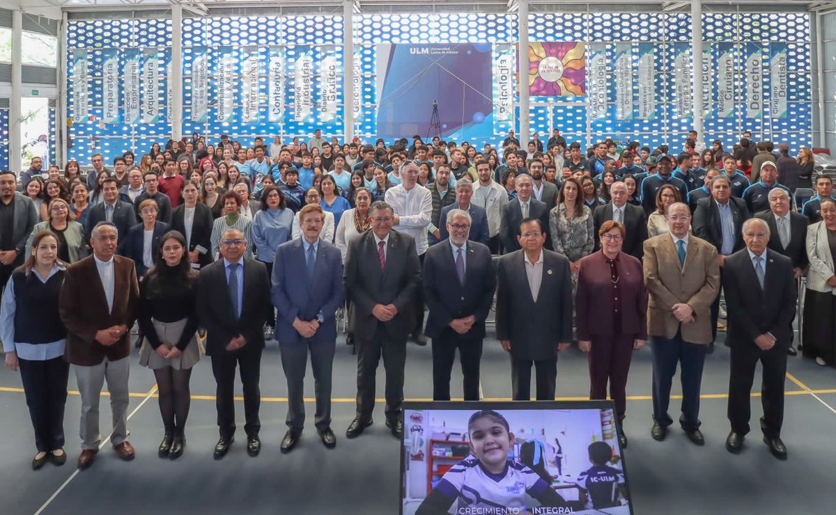 Hoy en nuestra Ceremonia por el 60 Aniversario de nuestro Ser y Quehacer universitario desde nuestros inicios en el Instituto Celayense y ahora la Universidad Latina de México. Guardamos las vivencias y las transformamos en experiencia de formación para nuestros estudiantes.