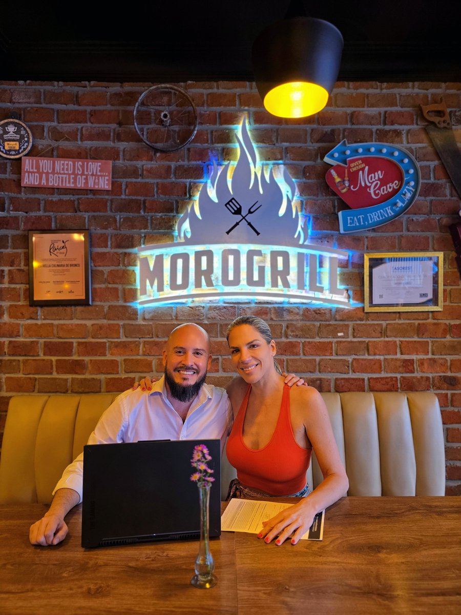 FernandoLippke's tweet photo. Trabajando junto a mi querida amiga, asegurada, doctora y consejera @FranFerreroMD 

y obviamente aprovechamos para hablar de seguros y pegarnos un delicioso "sartenazo" de @morogrill https://t.co/r2q36b161t