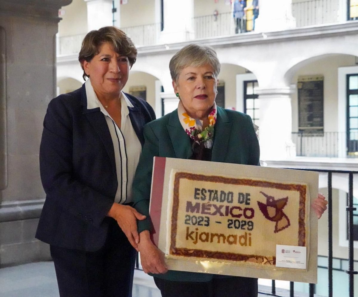aliciabarcena's tweet photo. Tuvimos una productiva reunión con la gobernadora @delfinagomeza en el Palacio de Gobierno del @Edomex para fortalecer y dar seguimiento a asuntos ambientales estatales, como el Plan de Justicia de Atenco; la gestión del #BosqueDeAgua; y la propuesta de un #PODECIBI en el estado. https://t.co/1Ysg6bKR9d