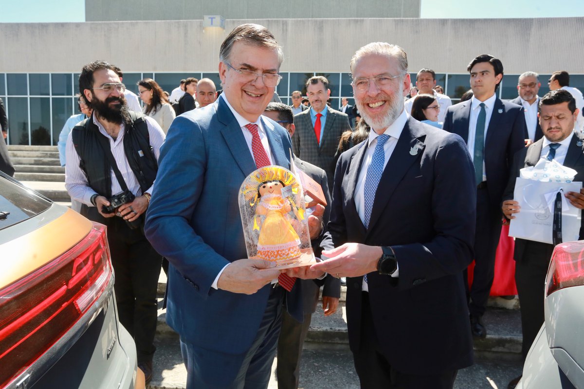 mdelprete's tweet photo. Con la presencia de @makugo, @m_ebrard y Salomón Rosas Ramírez, realizamos la Primera Sesión Ordinaria del Comité Promotor de Inversión de Querétaro, un espacio de diálogo entre gobierno y empresas para eliminar obstáculos, agilizar trámites y fortalecer la atracción y permanencia de inversiones, en coordinación con la @SE_mx. #AquíContigo