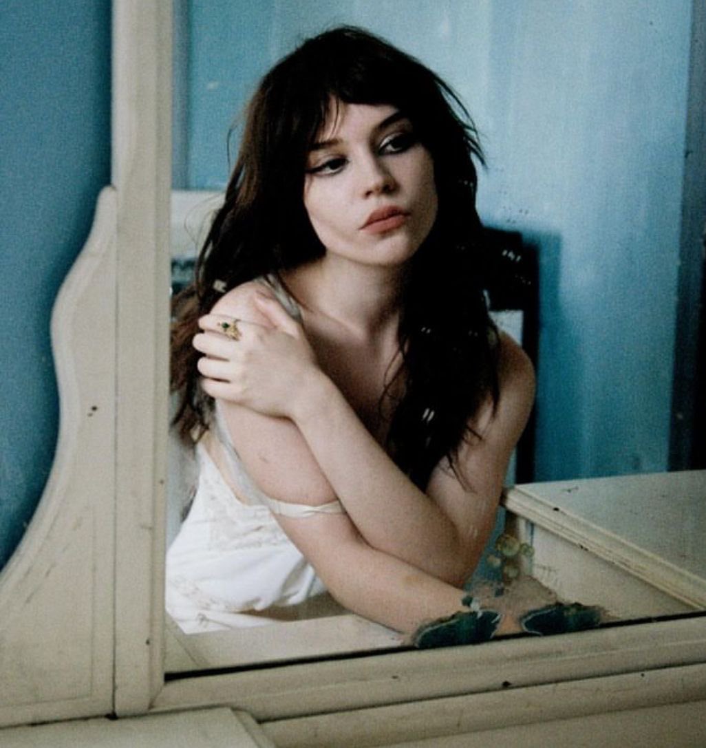 sophie thatcher files tweet media