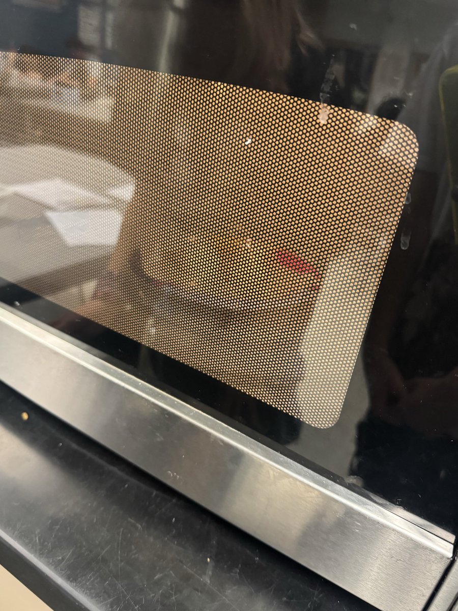 RMSScIC's tweet photo. 8th grade longhorns explore waves and EM spectrum! #allstudentsarescientists @Humble_2ndSci @HumbleISD_RMS #doingsciencedaily https://t.co/x8FenhRDAx