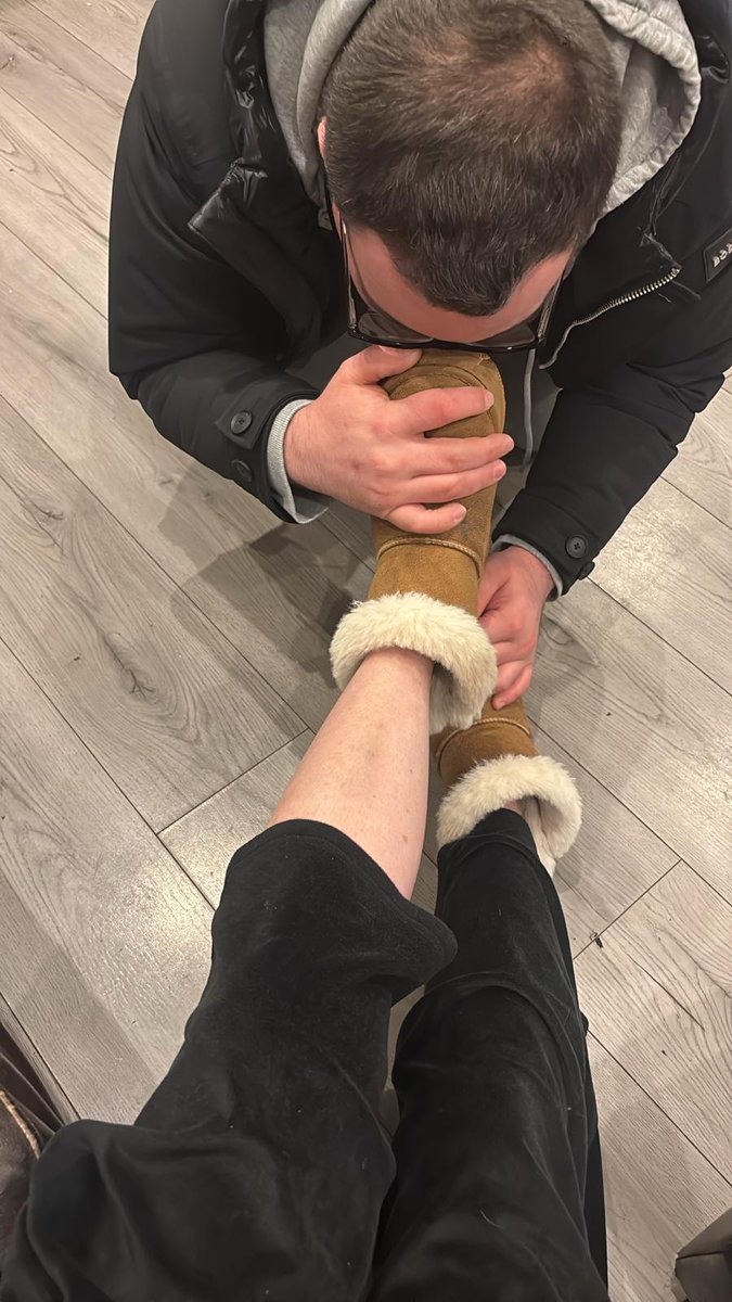 You belong kneeling at my feet .... 

findom feet paypig femdom feetdom finsub bootbitch footsub footworship beta footbitch soles toes 
Online and Real-Time 🏴󠁧󠁢󠁳󠁣󠁴󠁿