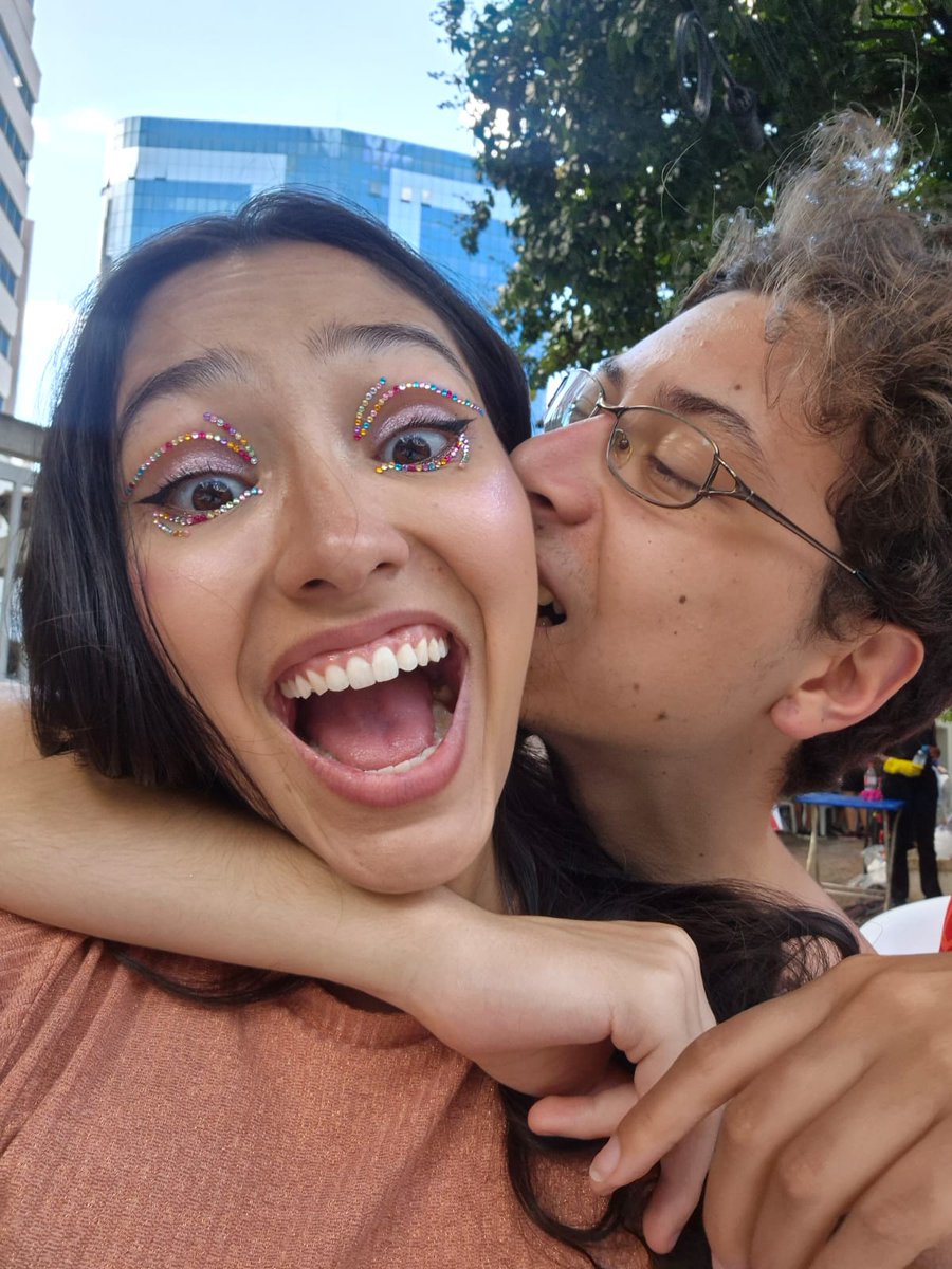 kanaberis's tweet photo. enlutada até agora pelo fim do carnaval💔 https://t.co/8yRbt2Xwkf