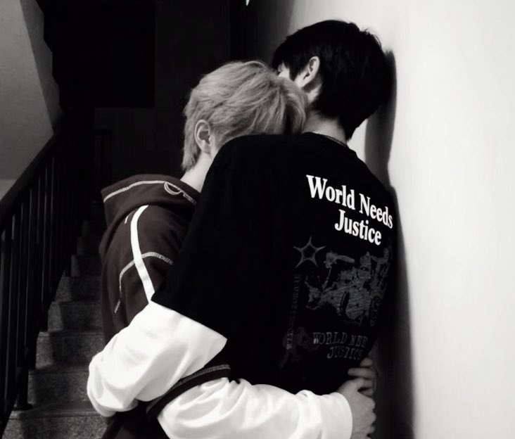 junseojs's tweet photo. Missed him every second until now. Finally back in my favorite place https://t.co/f2Re7pQTTq