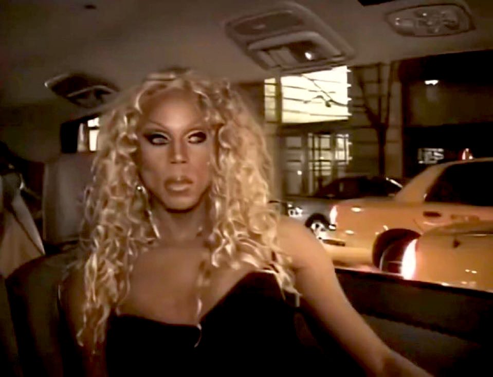 - El del Uber: y a usted que equipo le gusta? 
- Yo atrás: