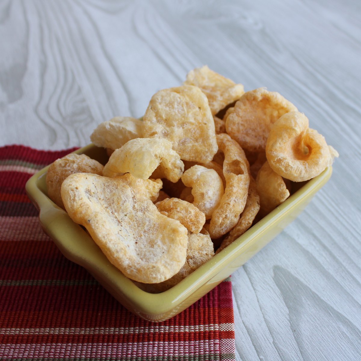 Pork Rinds are the ultimate snack hack. From a great gluten-free alternative, to a low carb game day snack.

Share this post with someone that needs our pork rinds in their life. ➡️