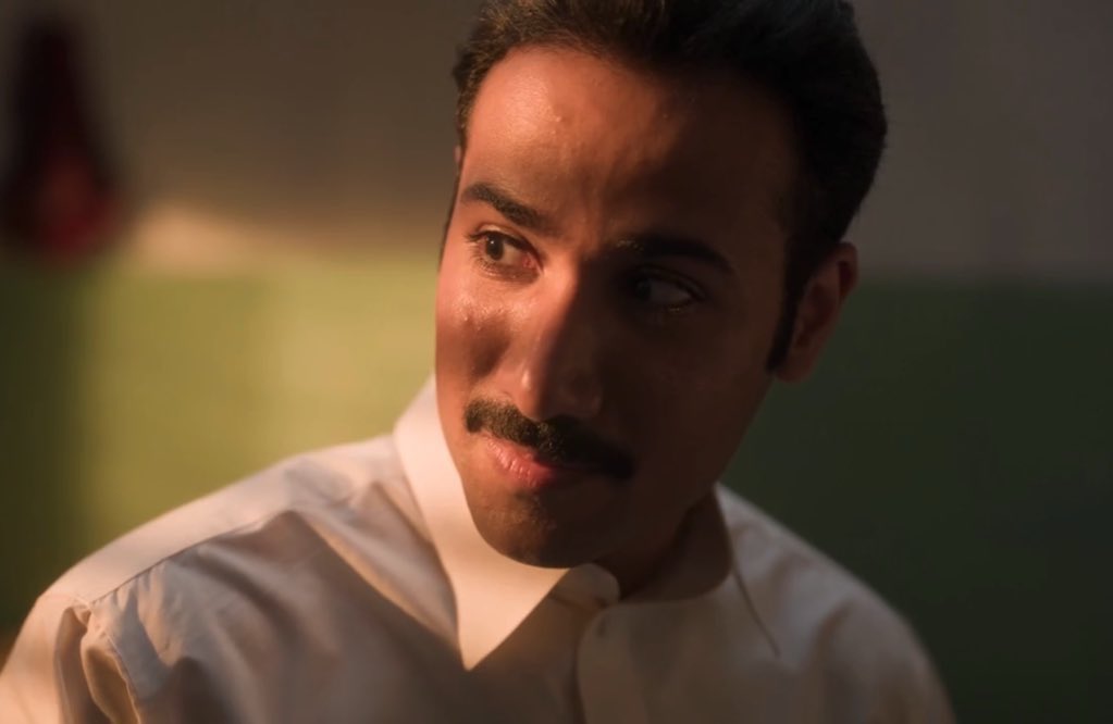 وانت تضحك معهم زي ال