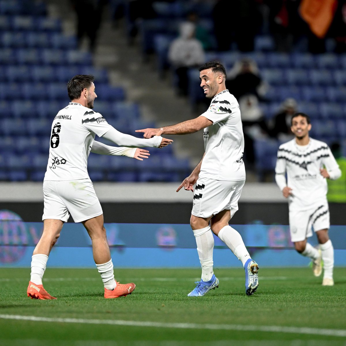 AlShabab_EN's tweet photo. What a duo! 😮‍💨🤍🖤
@Brownhill10 🤝 @Hamedallah_9 https://t.co/nB6FIReT1B